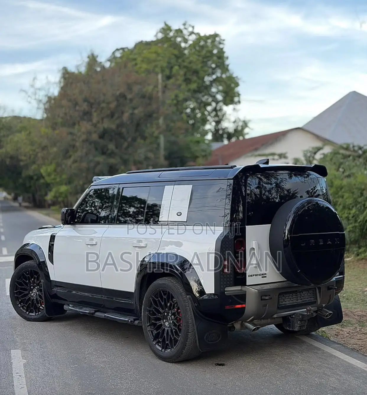 Land Rover Defender X-Dynamic SE 2023 White