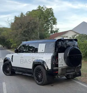 Land Rover Defender X-Dynamic SE 2023 White