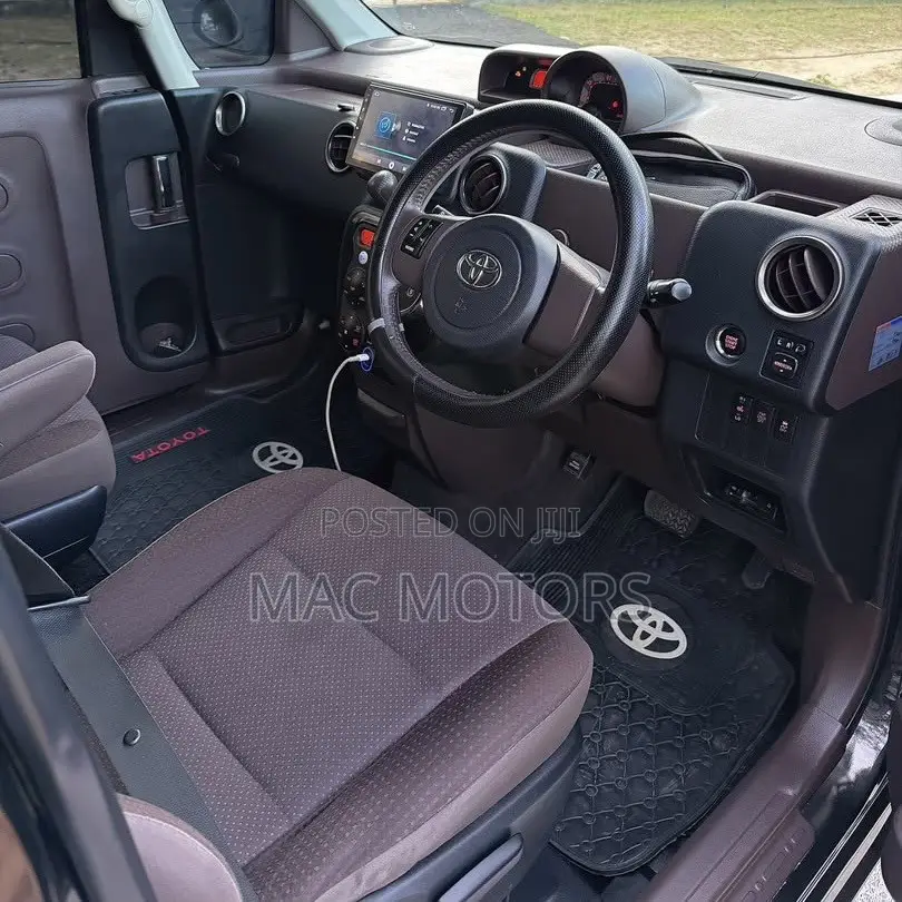 Toyota Porte 2013 Black