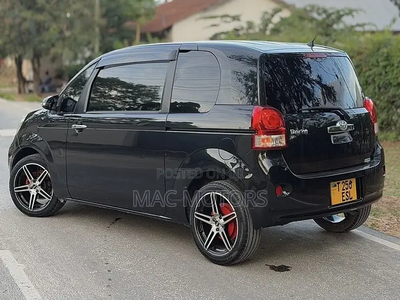Toyota Porte 2013 Black