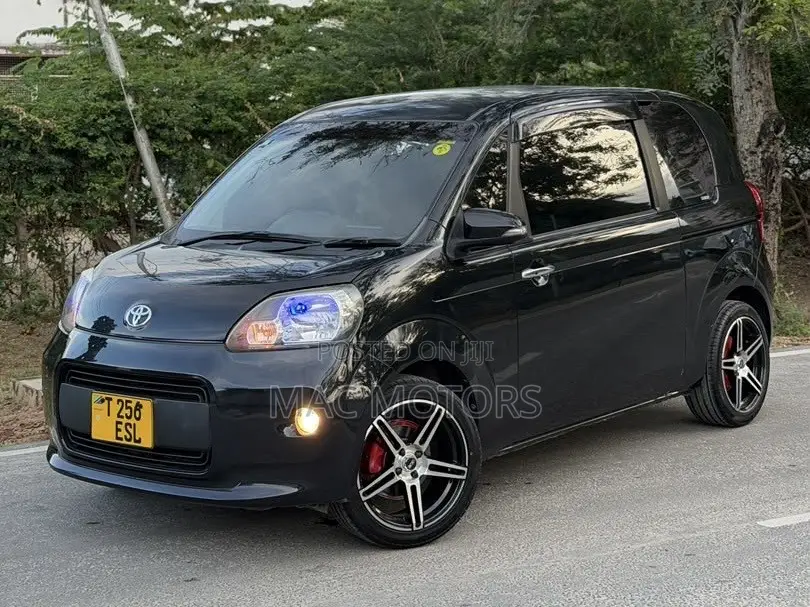 Toyota Porte 2013 Black