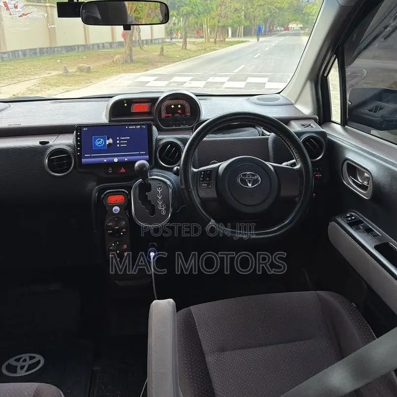 Toyota Porte 2013 Black