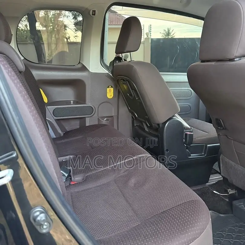 Toyota Porte 2013 Black