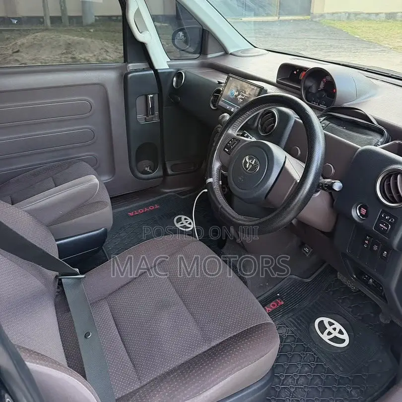 Toyota Porte 2013 Black