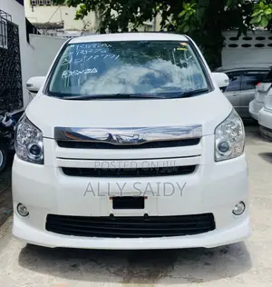 Toyota Noah 2.0 143hp AWD (7 Seater) 2007 White