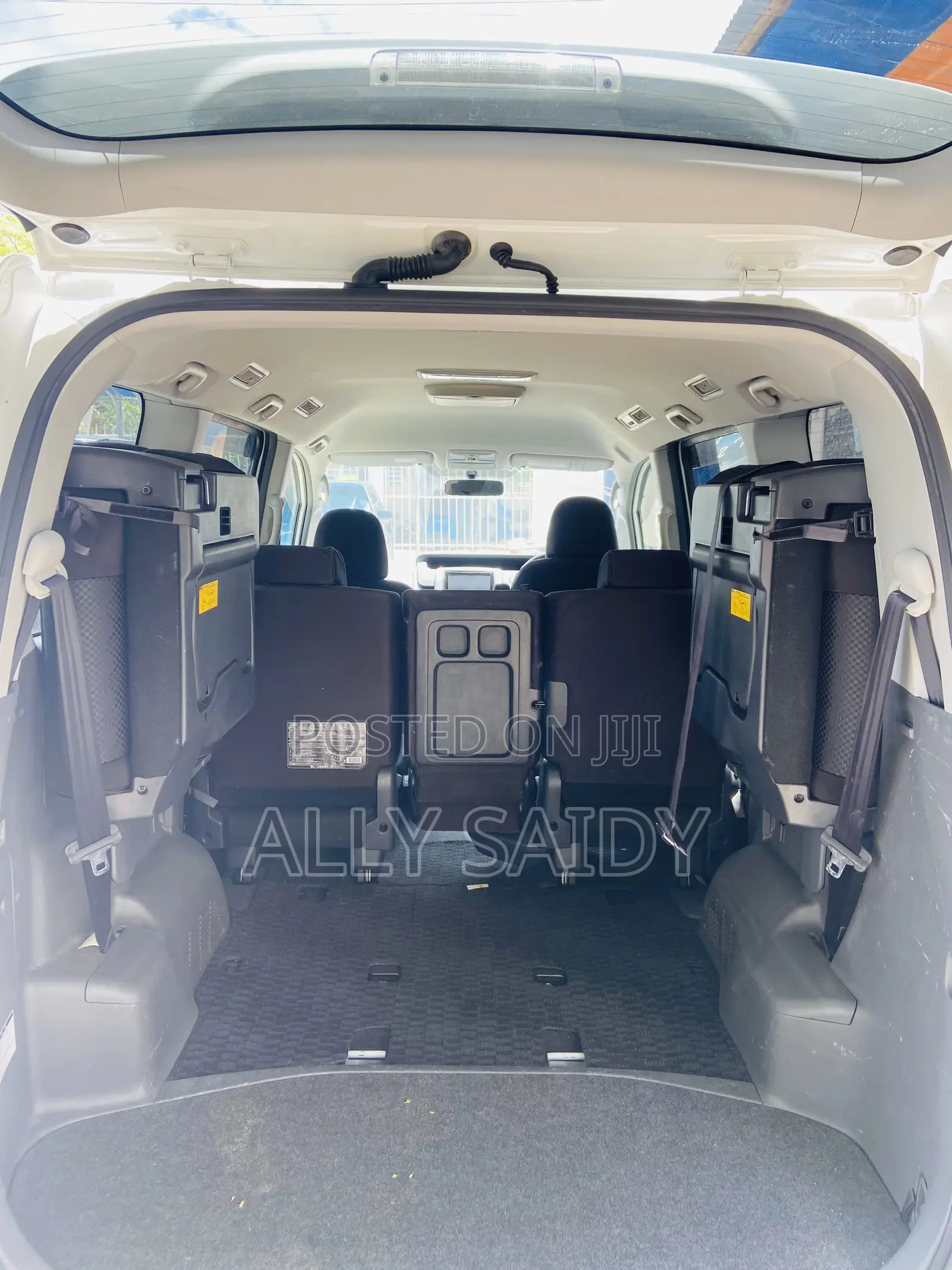 Toyota Noah 2.0 143hp AWD (7 Seater) 2007 White