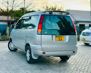 Toyota Noah 2001 Silver