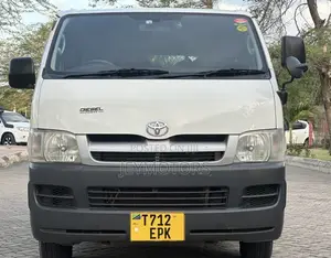 Toyota Quantum 2008 White