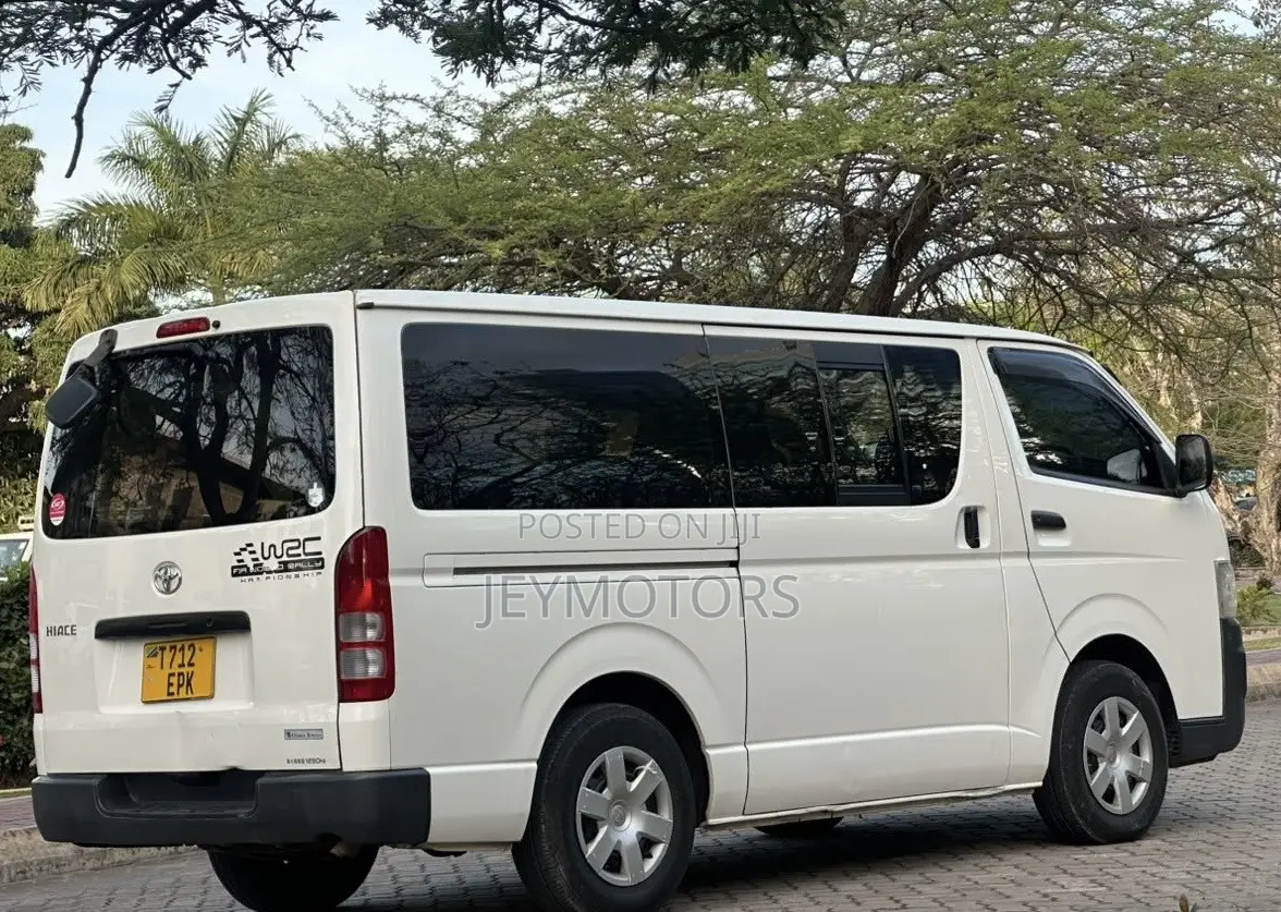 Toyota Quantum 2008 White