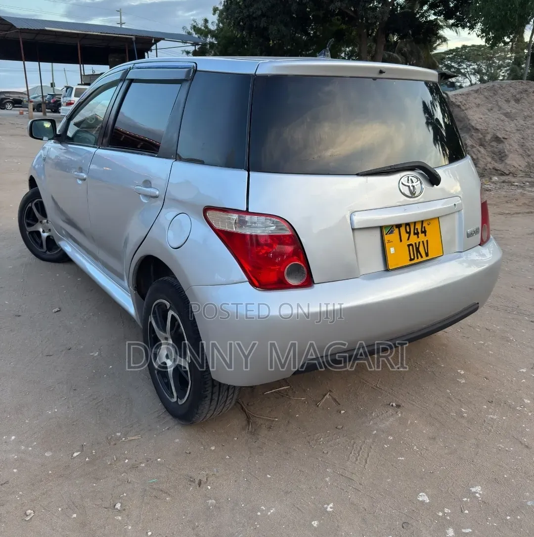 Toyota IST 2007 Silver