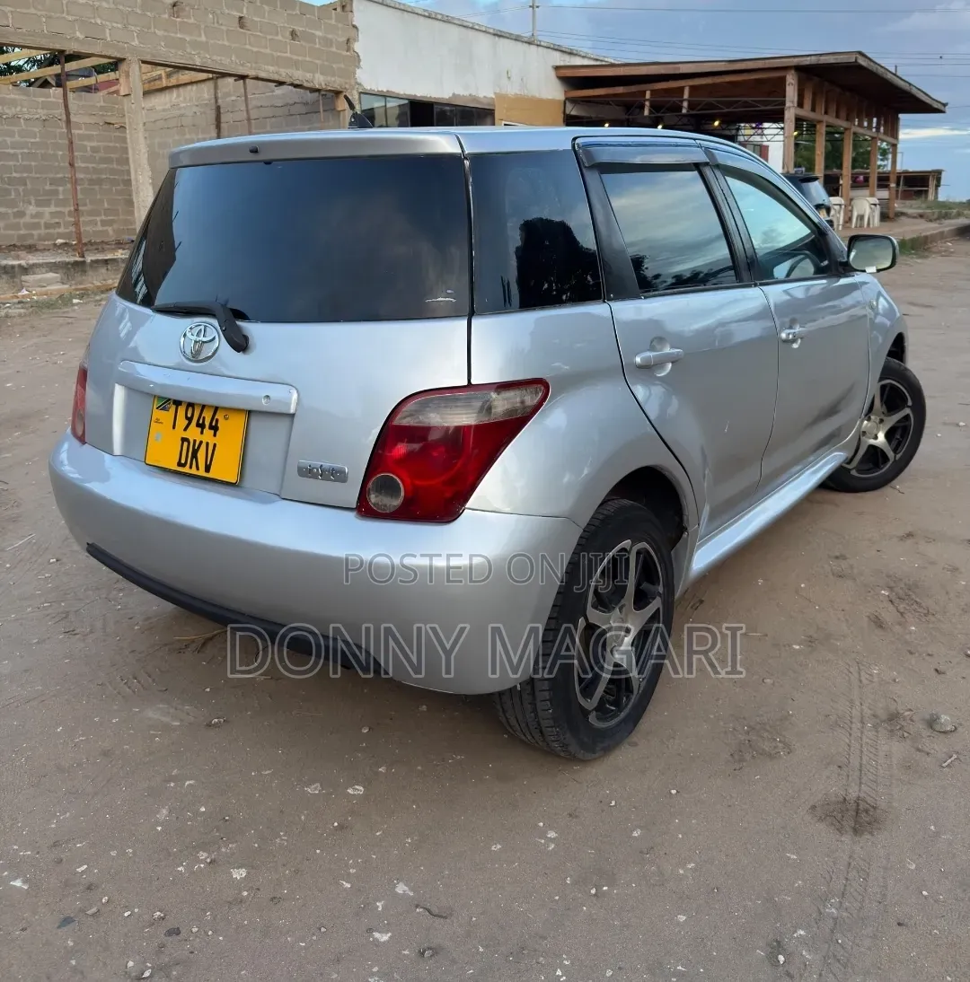 Toyota IST 2007 Silver