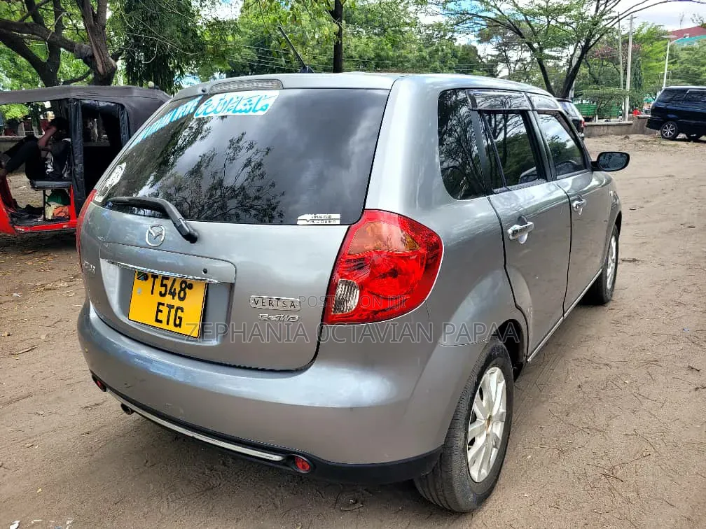 Mazda Verisa 2010 Silver