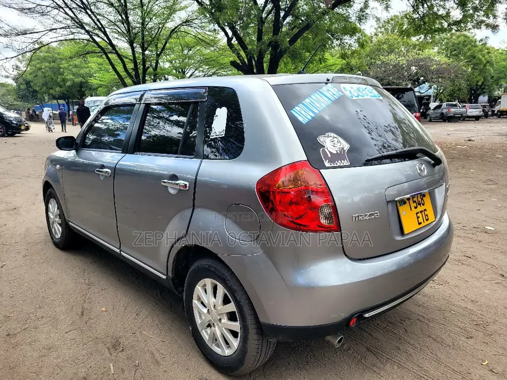 Mazda Verisa 2010 Silver