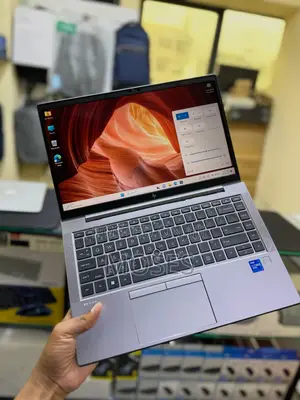 Laptop HP ZBook Firefly 14 G7 32GB Intel Core i7 SSD 512GB