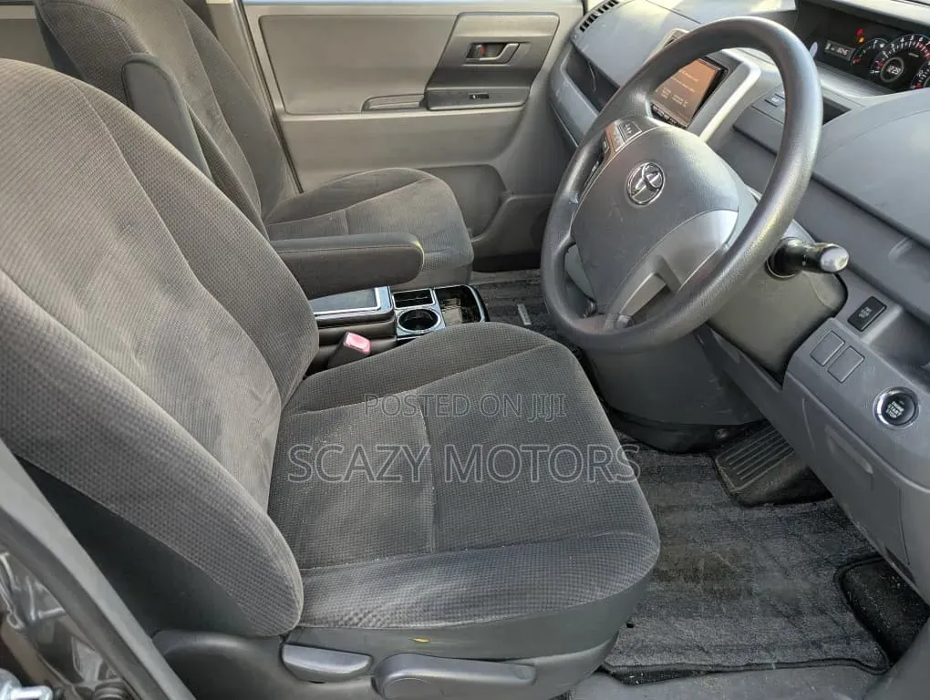 Toyota Noah 2010 Gray