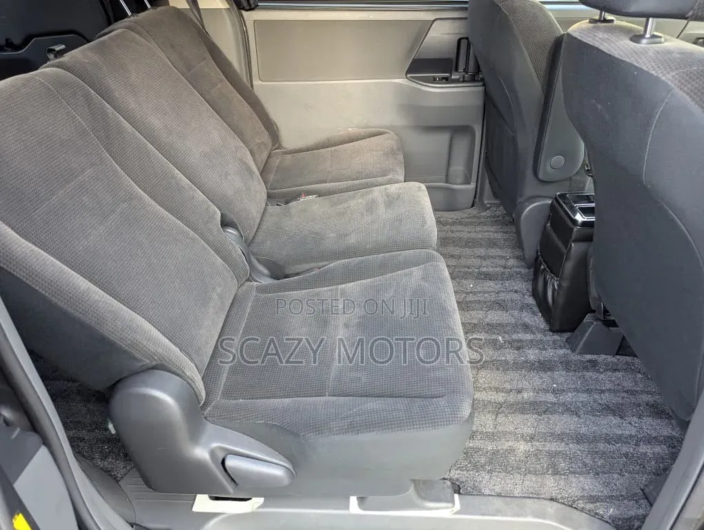 Toyota Noah 2010 Gray