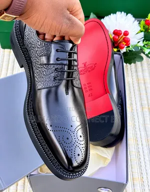 ​Louis Vuitton Men's Executive Brogue Medallion Derby Shoes