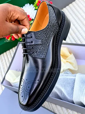 ​Louis Vuitton Men's Executive Brogue Medallion Derby Shoes