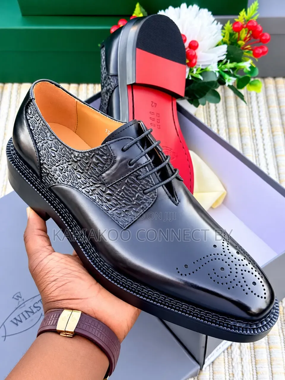 ​Louis Vuitton Men's Executive Brogue Medallion Derby Shoes