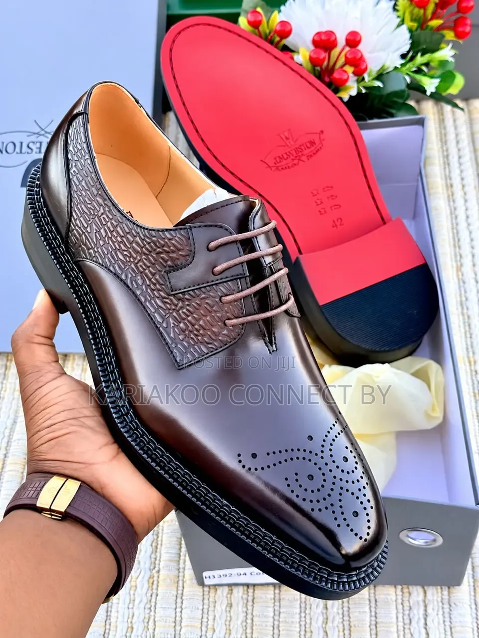 ​Louis Vuitton Men's Executive Brogue Medallion Derby Shoes