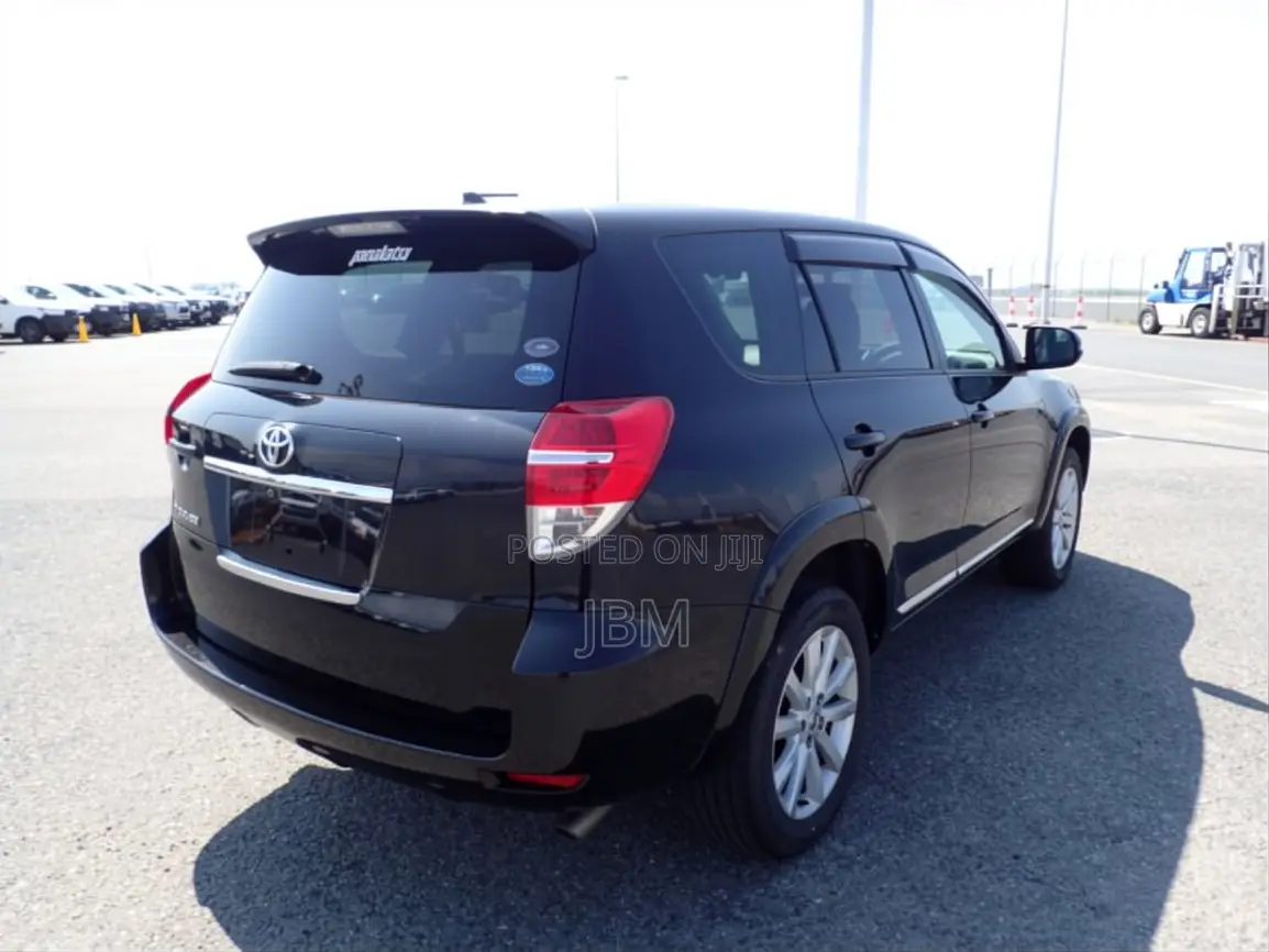 Toyota Vanguard 2011 Black