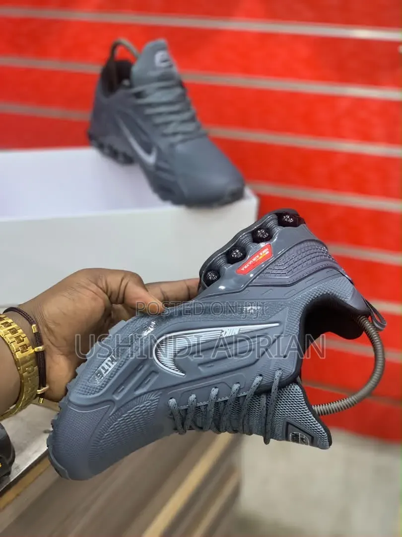nike Stravion Men’s Shoes—usikose!