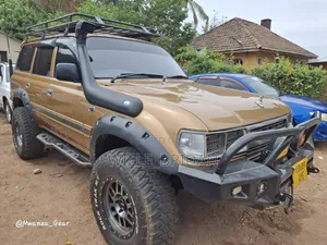 Toyota Land Cruiser 1999 Gold