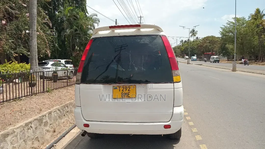 Toyota Noah 2001 White