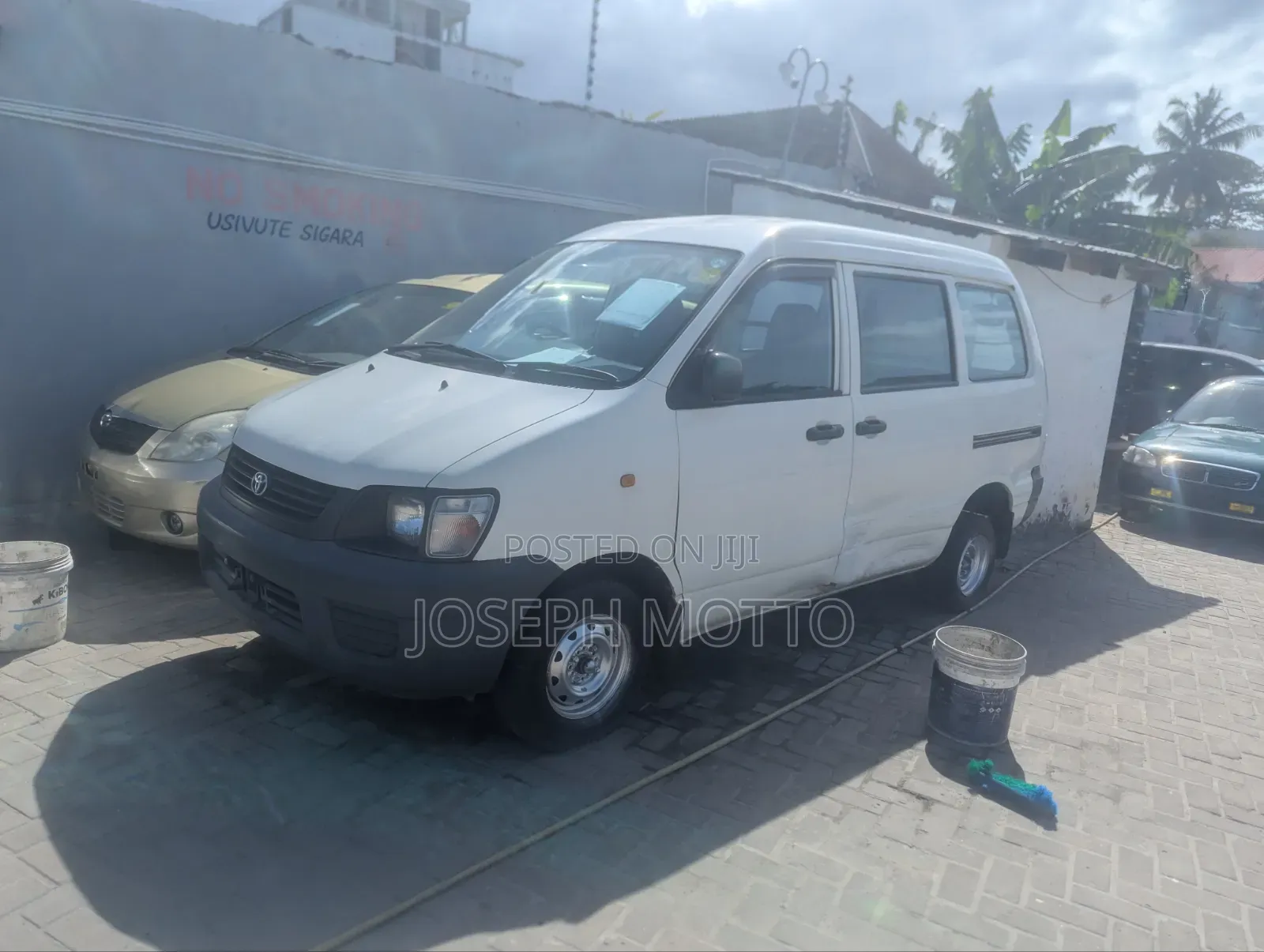 Toyota LiteAce Noah 1998 White