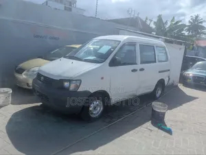 Toyota LiteAce Noah 1998 White