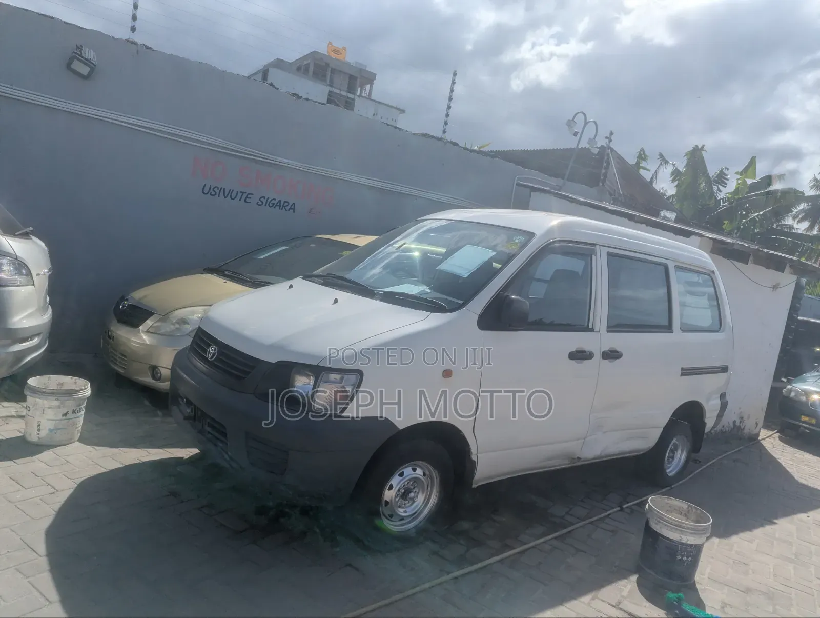 Toyota LiteAce Noah 1998 White