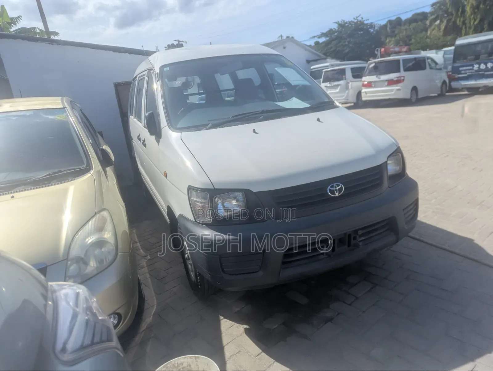 Toyota LiteAce Noah 1998 White