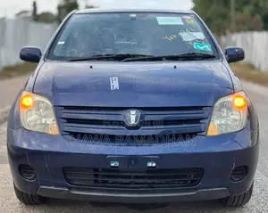 Toyota IST 2004 Blue