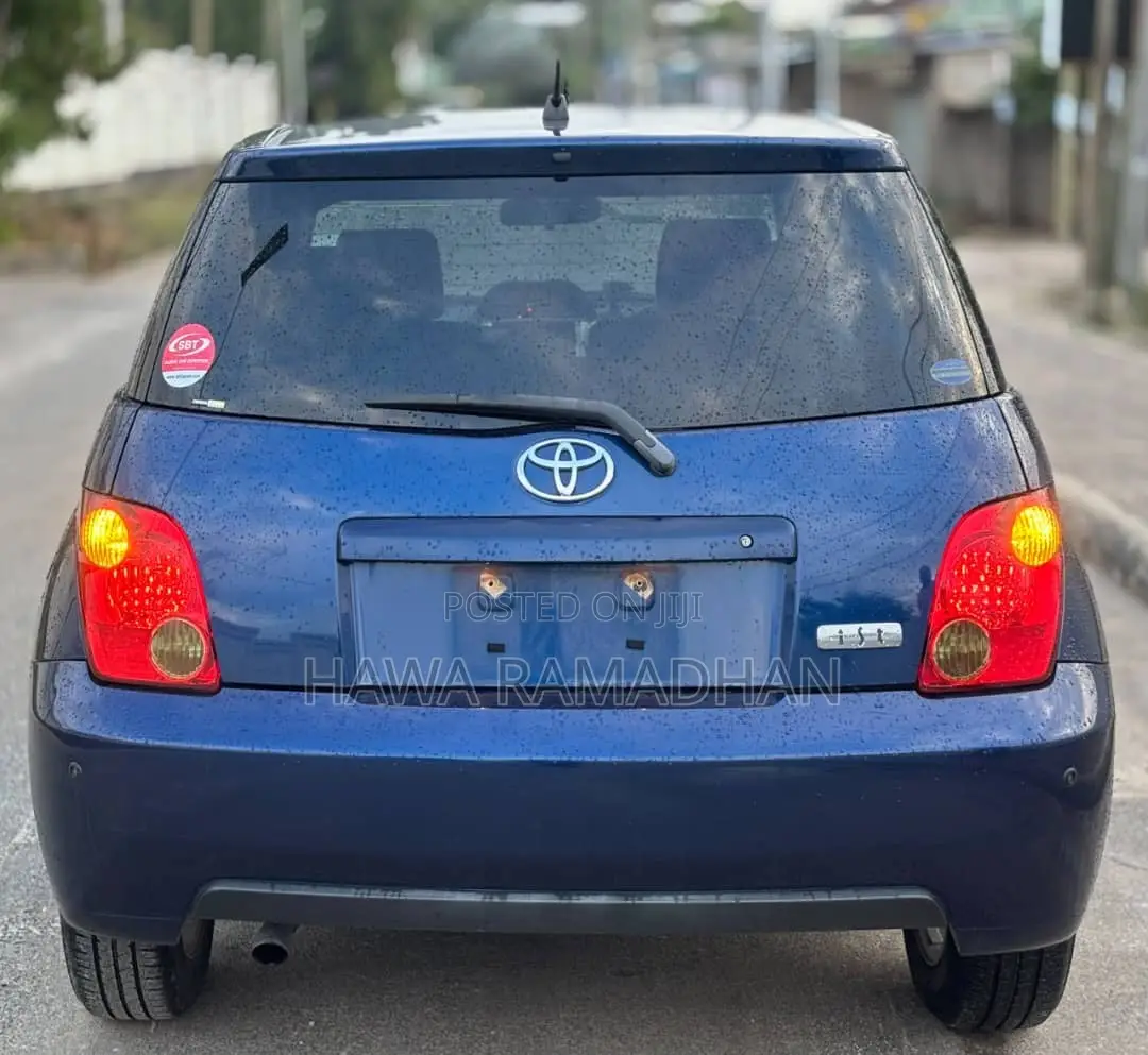 Toyota IST 2004 Blue