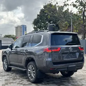 New Toyota Land Cruiser 2024 Gray