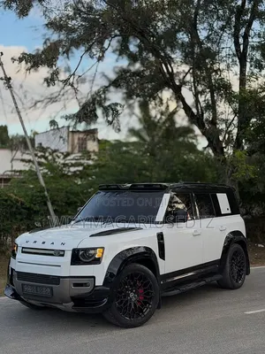 Land Rover Defender X-Dynamic SE 2023 White
