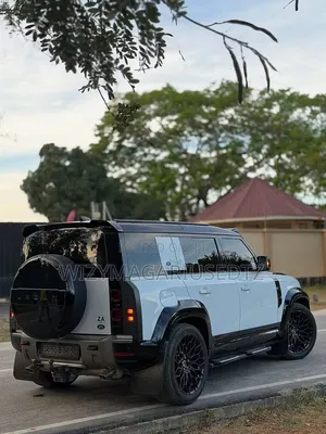 Land Rover Defender X-Dynamic SE 2023 White