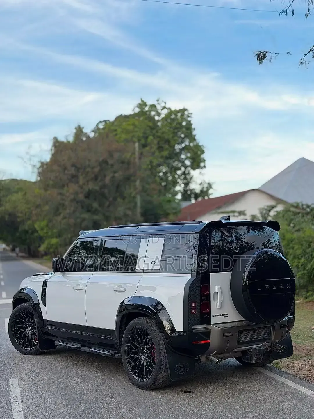 Land Rover Defender X-Dynamic SE 2023 White