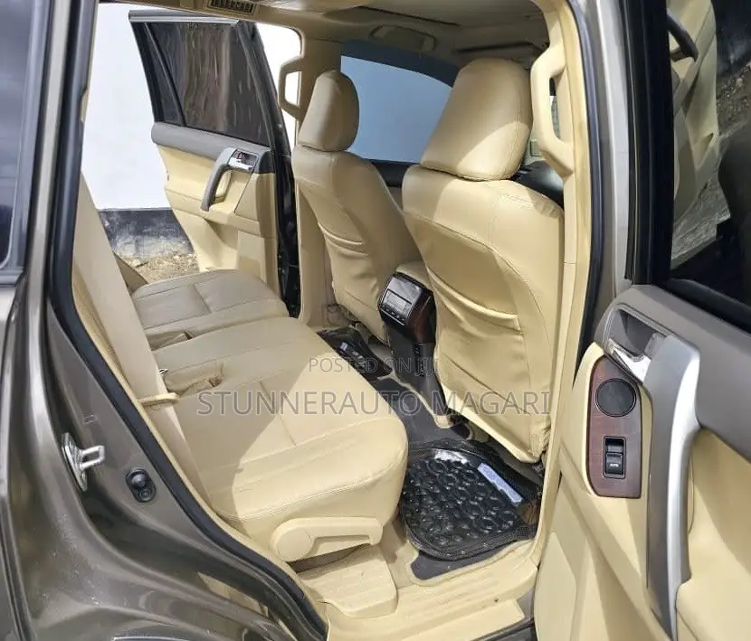 Toyota Land Cruiser Prado 2017 Brown