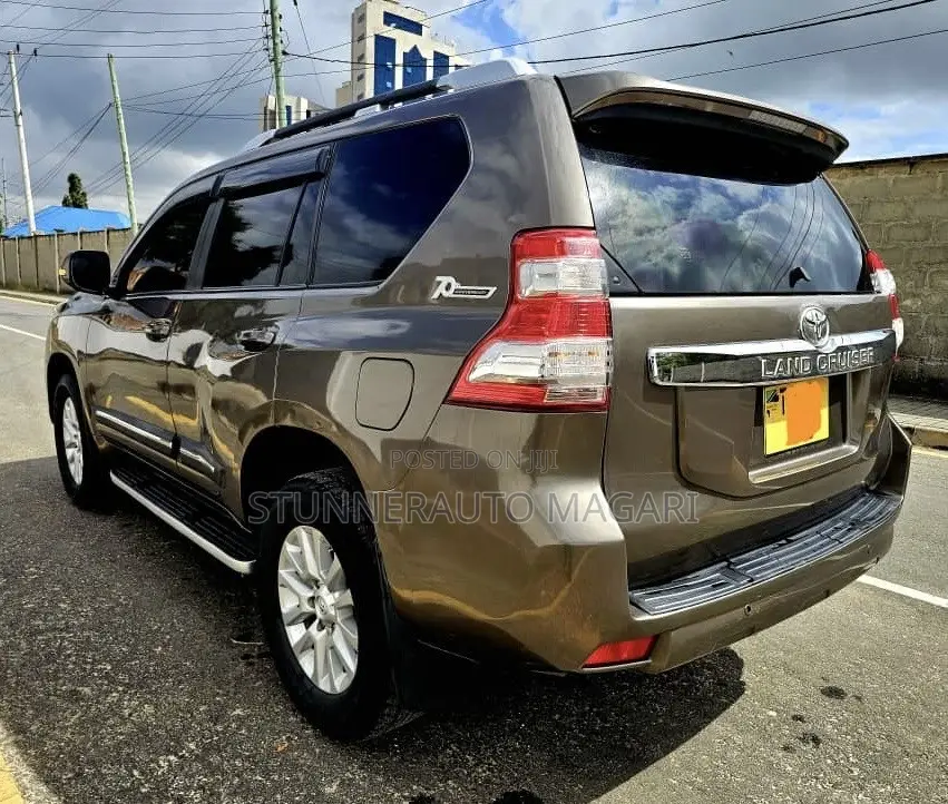 Toyota Land Cruiser Prado 2017 Brown