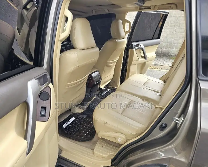 Toyota Land Cruiser Prado 2017 Brown