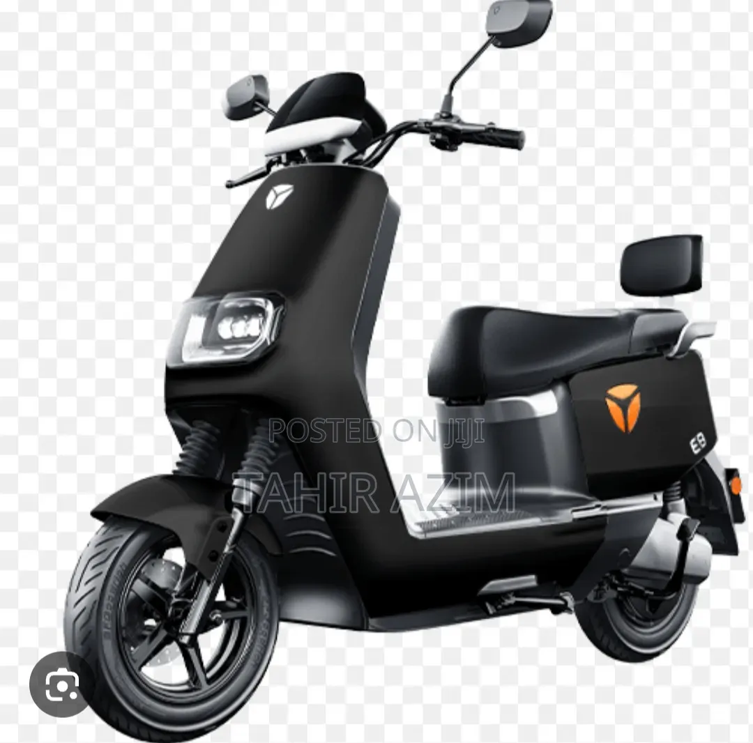 Yadea E8S Pro 2023 Black