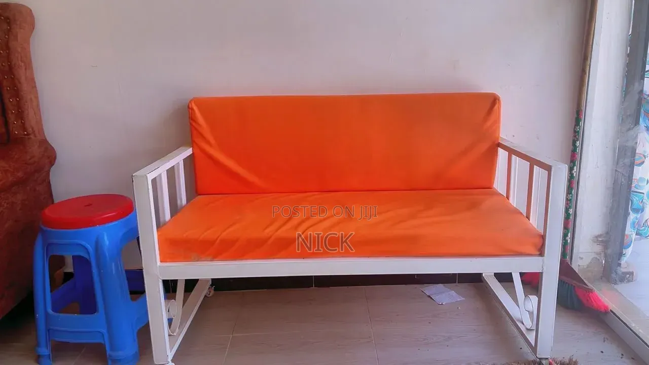Kiti Cha Chuma
