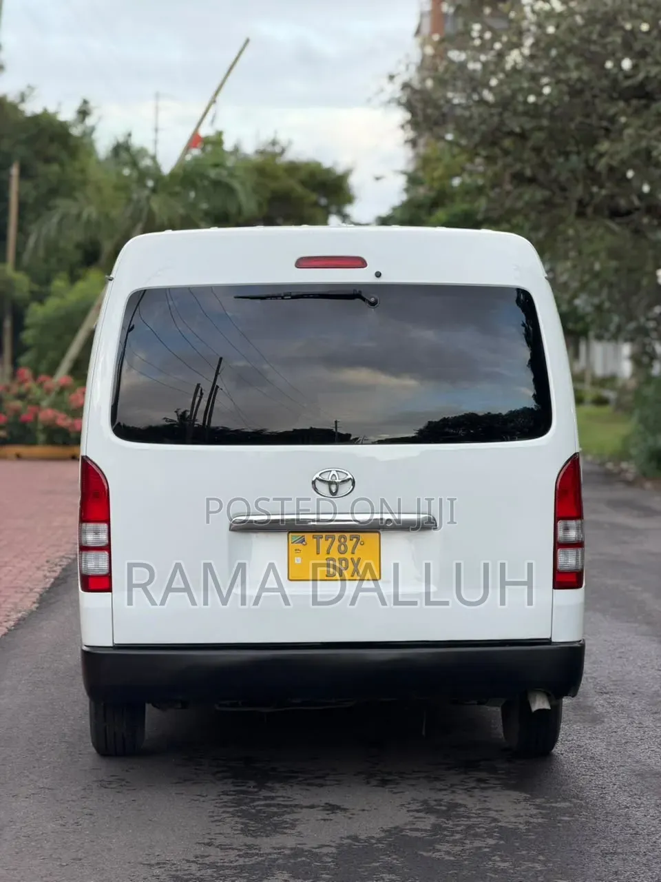 Toyota HiAce 2010 White