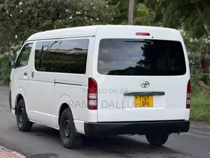 Toyota HiAce 2010 White