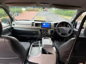 Toyota HiAce 2010 White