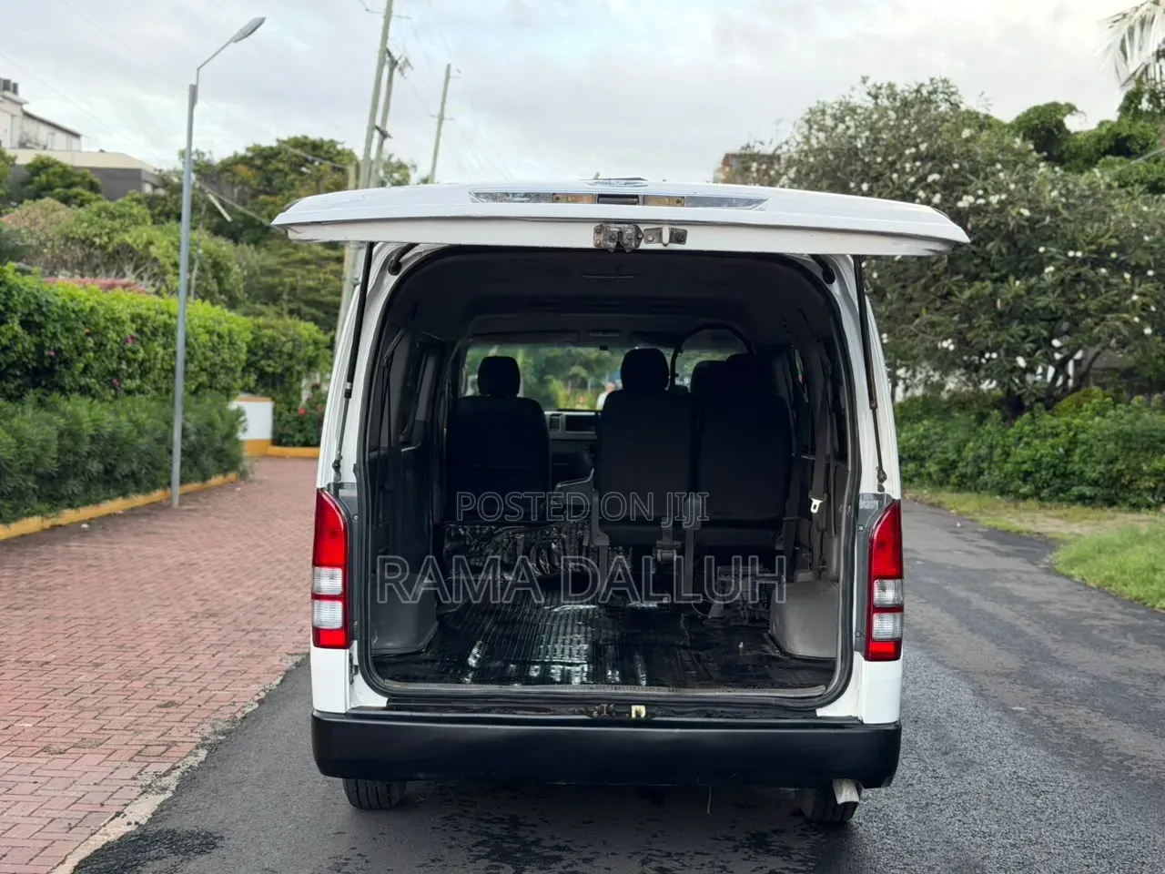 Toyota HiAce 2010 White