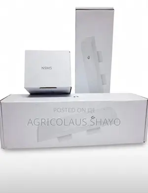 Ubiquiti NanoStation M5 (NSM5) 5GHz Point-to-Point Outdoor CPE
