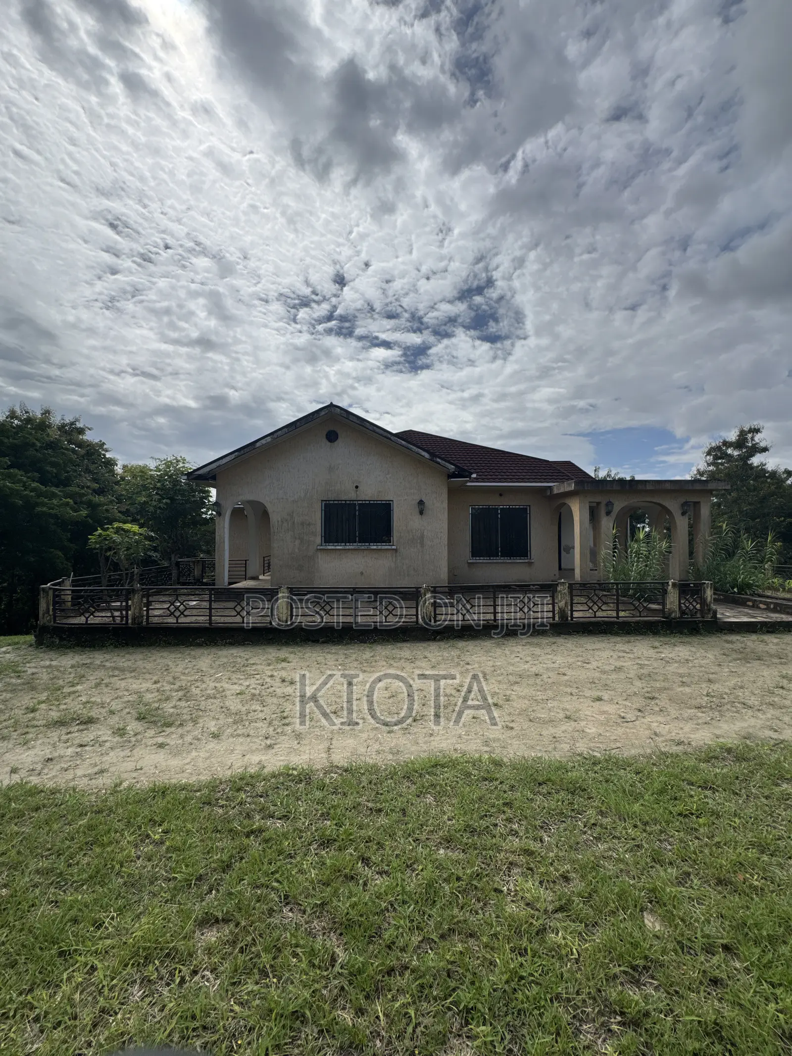 5bdrm House in Goba for sale