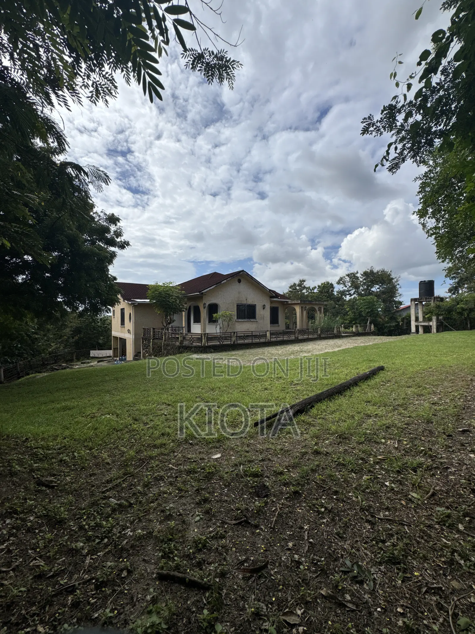 5bdrm House in Goba for sale